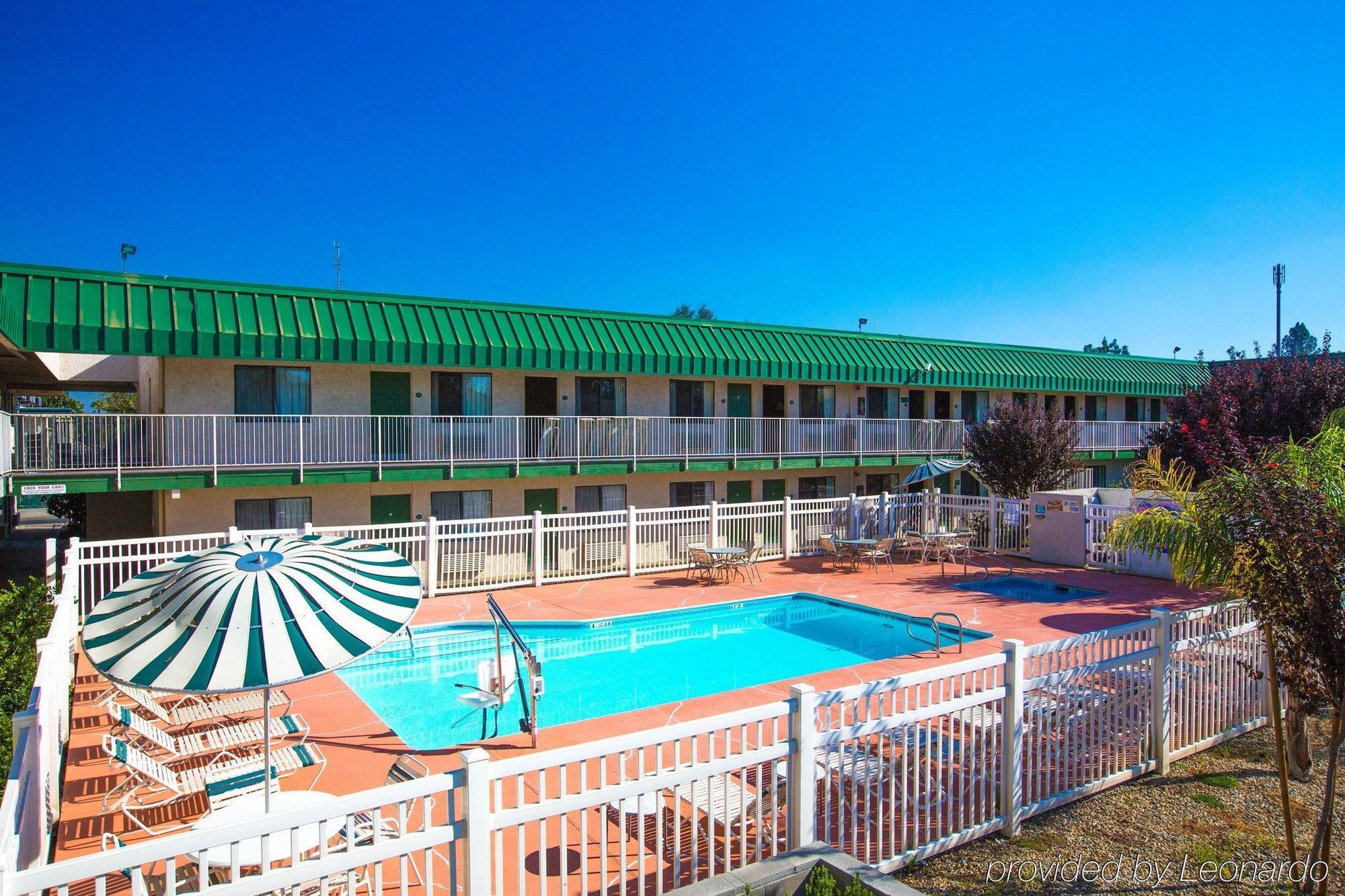 University Inn Fresno Eksteriør billede